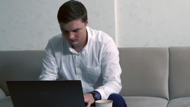 Young businessman working from home - Imágenes, Vídeo