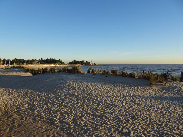 A Montevideo városában található Pocitos strand teljes egészében a Pocitos környéken található. Nem található a bankok a Rio de La Plata és a határok az egész Rambla Repblica del per. - Fotó, kép