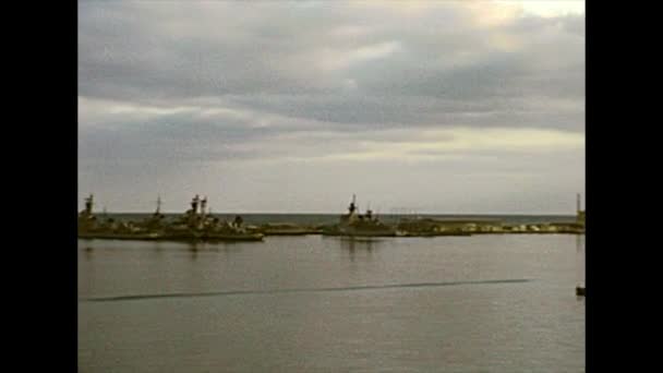 Kriegsschiffe im Hafen - Filmmaterial, Video