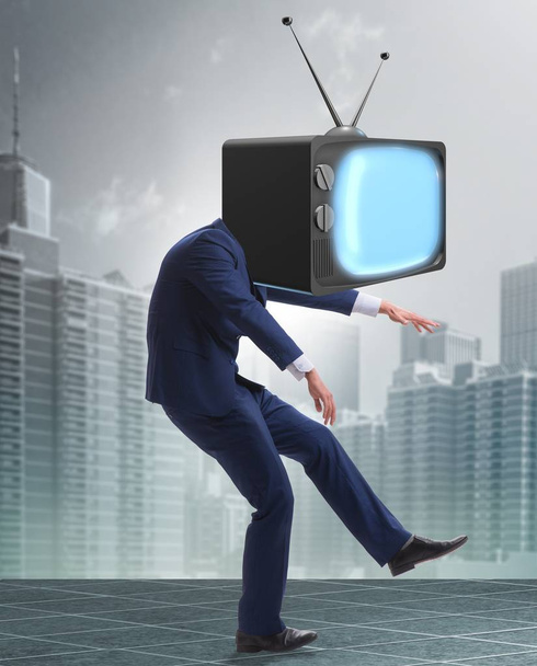 Conceito de zumbi de mídia com homem e tv em vez de cabeça - Foto, Imagem