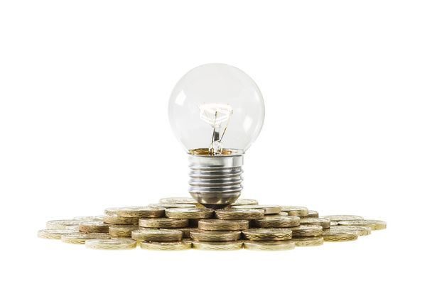 Investigación Financiamiento Concepto Bombilla de luz en la pila de monedas
 - Foto, Imagen