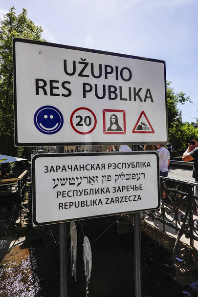 Vilnius, Lituanie Un signe du quartier d'Uzupio qui prétend être sa propre république et abrite des penseurs et des artistes indépendants
. - Photo, image