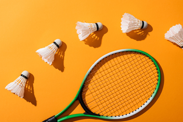 top view of shuttlecocks near badminton racket on yellow  - Photo, Image