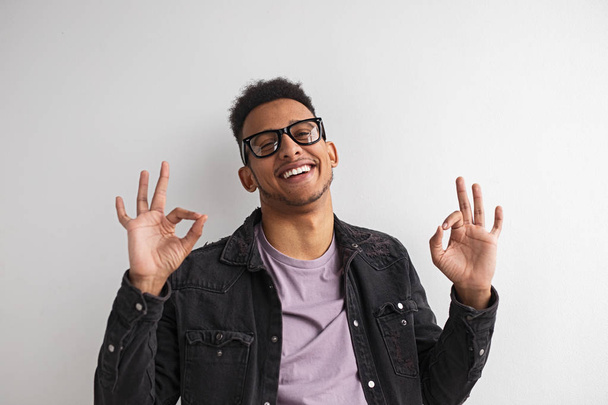 Relaxed black guy gesturing OK - Foto, immagini