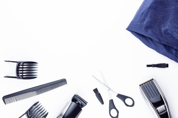 scissors and combs on white - Фото, изображение