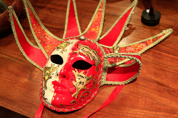 多くの色で飾られた美しいベネチアン ・ カーニバル マスク - 写真・画像