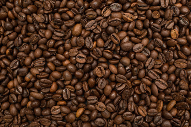 Roasted coffee beans brown seeds texture background wallpaper. Top view. - Foto, Bild