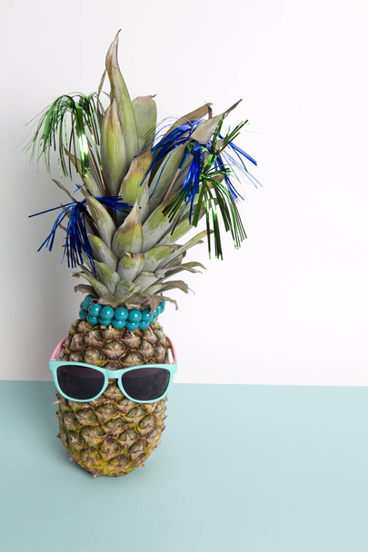 Pineapple sunglasses - Фото, изображение