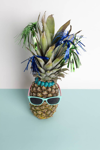 Pineapple sunglasses - Valokuva, kuva