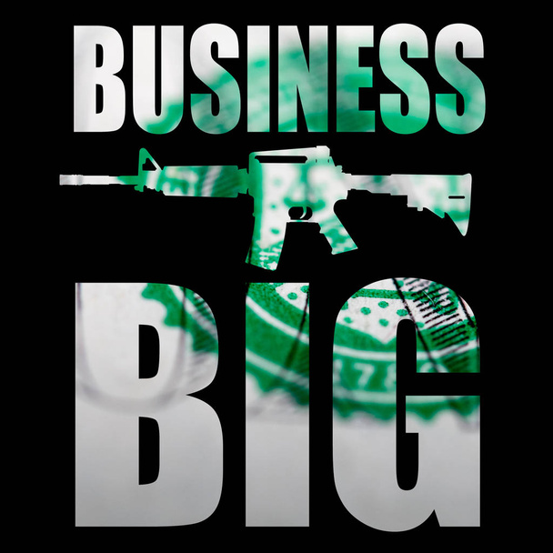 Nagy üzleti felirat a fegyvert és pénzt belül a fekete háttér - Fotó, kép