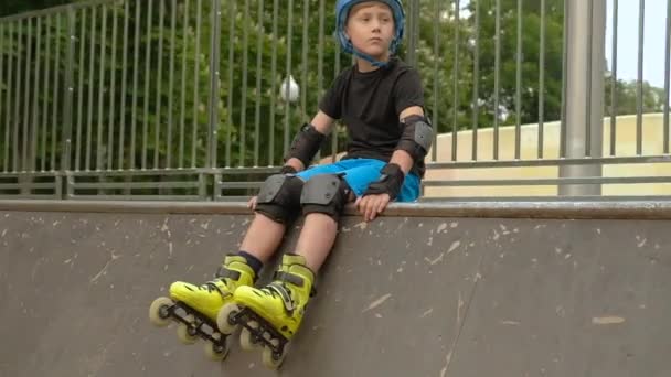 roller protection knee caps wrist elbow pad helmet - Imágenes, Vídeo