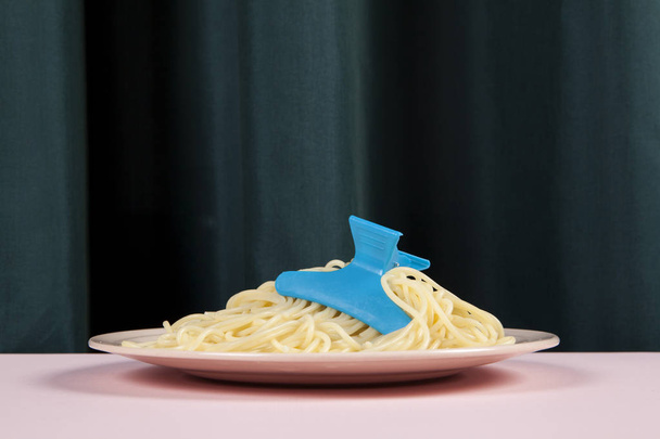 rideau et spaghetti griffe de cheveux
 - Photo, image