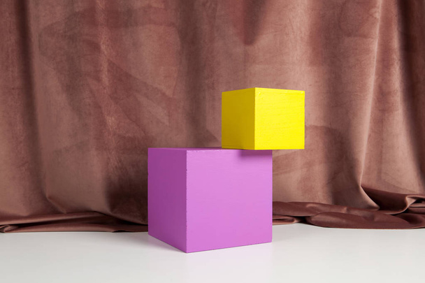 cubo de veludo colorido de equilíbrio
 - Foto, Imagem