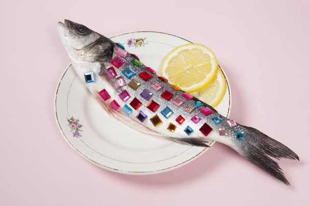 lemon fish pink plate precious gems - Фото, зображення