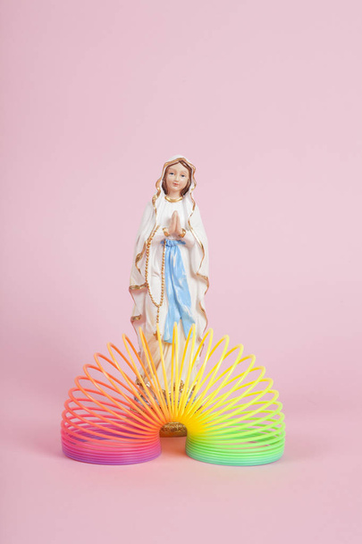 Virgin Mary rainbow string and pink - Фото, зображення