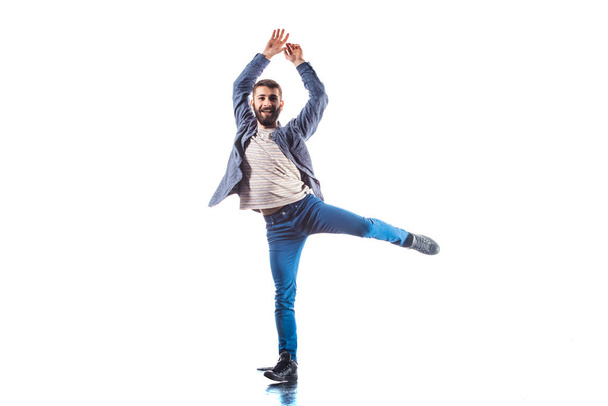 Человек танцует брейкданс
 - Фото, изображение