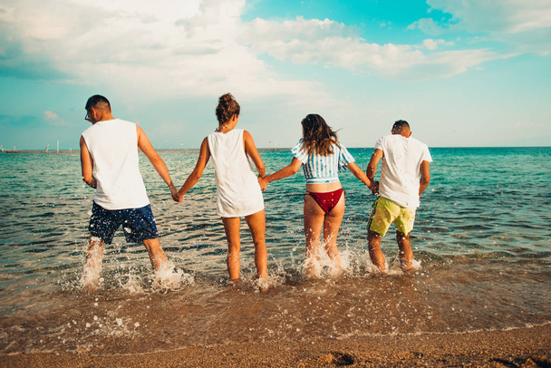 Разнообразные пляжные летние друзья
 - Фото, изображение