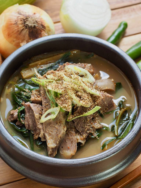 Comida coreana Sopa de cabra y arroz y verduras
 - Foto, Imagen