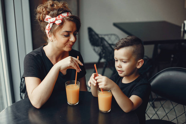 Mother with son sitting in a cafe - Φωτογραφία, εικόνα