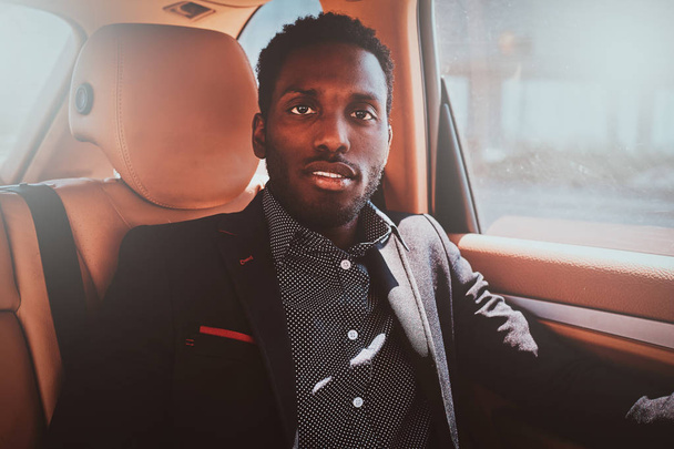 Afro american businessman in his car - Foto, afbeelding