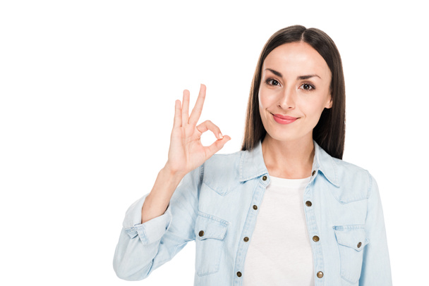 smiling brunette woman showing ok sign isolated on white - Foto, Imagem