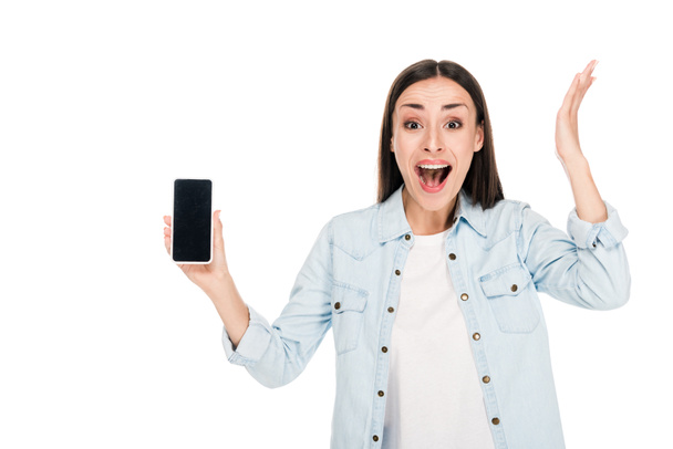 podekscytowany młoda kobieta pokazując smartfon z pustym ekranem na białym tle - Zdjęcie, obraz