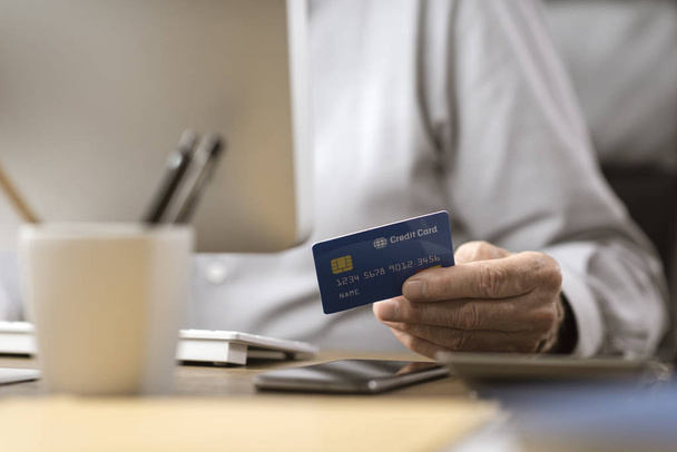 Senior man doing online shopping with a credit card - Φωτογραφία, εικόνα