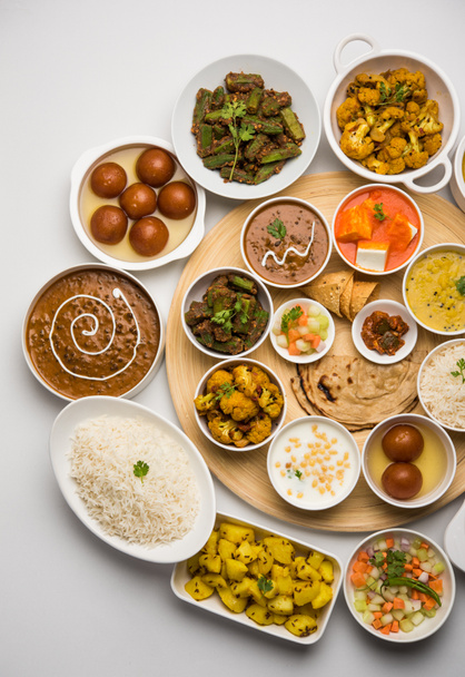 Indyjski talerz żywności/Hindu VEG Thali, selektywne skupienie - Zdjęcie, obraz