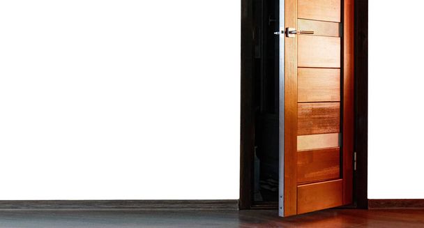 puertas interiores de madera con mango de metal
 - Foto, imagen