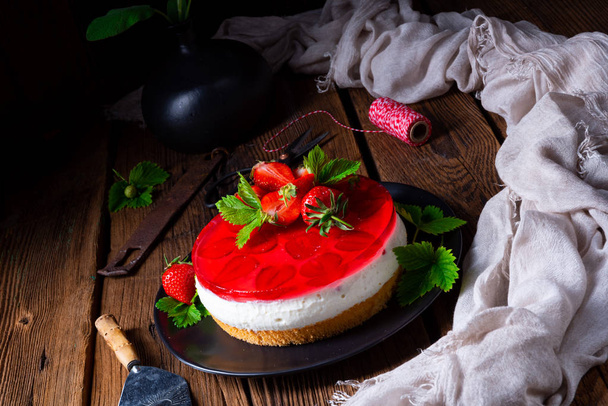 delicious cream quark pie with strawberries - Фото, зображення