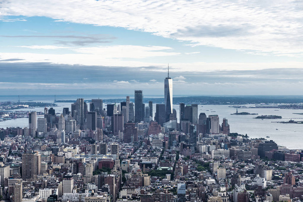Скайлайн небоскребов на Манхэттене, Нью-Йорк, США
 - Фото, изображение