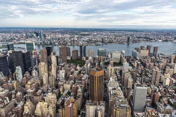 Ορίζοντας του ουρανοξύστη στο Μανχάταν, Νέα Υόρκη, Ηνωμένες Πολιτείες - Φωτογραφία, εικόνα