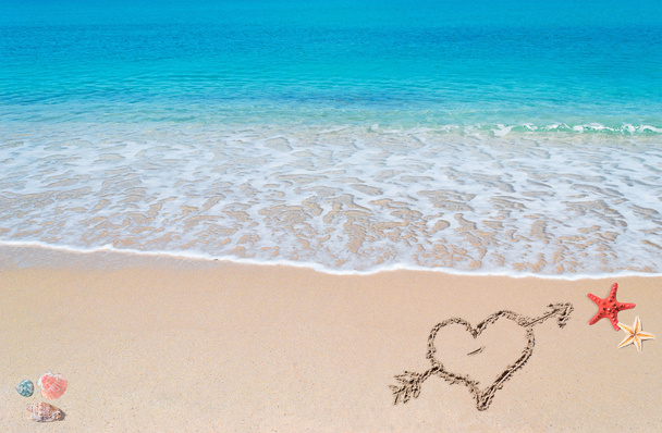 la costa turquesa y el corazón perforado
 - Foto, imagen