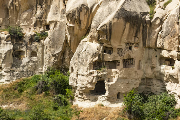 Goreme, Nevsehir, Turchia - 29 maggio 2019.Uno dei siti Patrimonio dell'Umanità della Turchia, il Goreme Open-Air Museum è una tappa essenziale in qualsiasi itinerario della Cappadocia. Vista generale dal museo all'aperto Goreme
. - Foto, immagini
