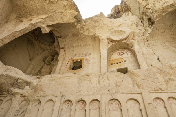 Goreme, Nevsehir, Turcja-29 maja 2019. jeden z zabytków światowego dziedzictwa UNESCO, skansen w Göreme jest niezbędnym przystanka na każdym szlaku Kapadocji. Widok ogólny z skansenu w Göreme. - Zdjęcie, obraz