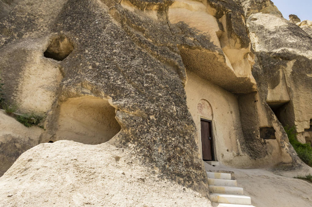 Goreme, Nevsehir, Turkki- 29 toukokuu 2019.Yksi Turkin Unescon maailmanperintökohteista, Goremen ulkoilmamuseo on olennainen pysähdys Cappadocia-matkareitillä. Yleisnäkymä Goremen ulkoilmamuseosta
. - Valokuva, kuva