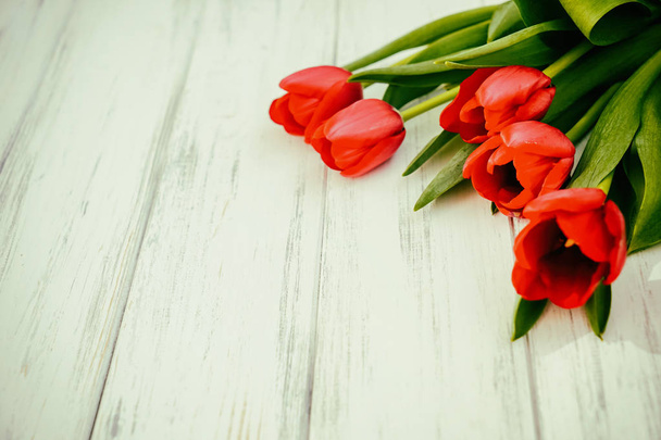Sfondo di tulipani su un legno
 - Foto, immagini