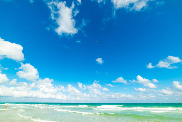 Nubes sobre la hermosa orilla de Miami Beach
 - Foto, imagen
