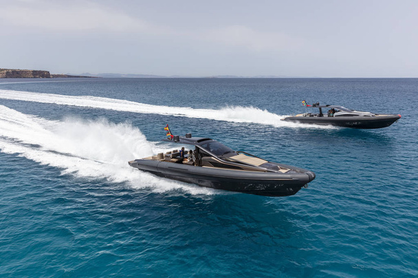 Felfújható motoros csónak a Formentera, Spanyolország - Fotó, kép