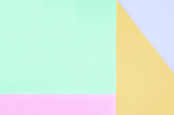 Textuur achtergrond van mode pastel kleuren. Roze, Violet, oranje en blauw geometrische patroon papieren. - Foto, afbeelding
