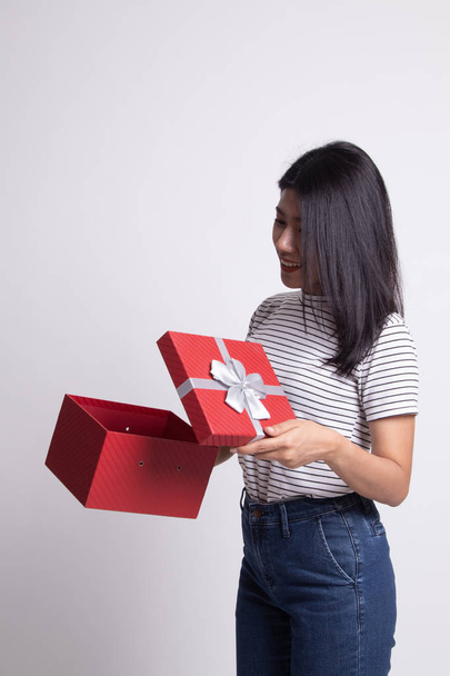 Young Asian woman open a gift box. - Photo, image