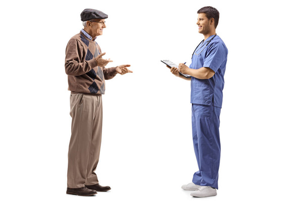 Doctor and mature patient having a conversation - Фото, изображение