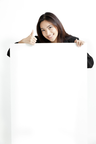 Mulher de negócios segurando um banner anúncio
. - Foto, Imagem
