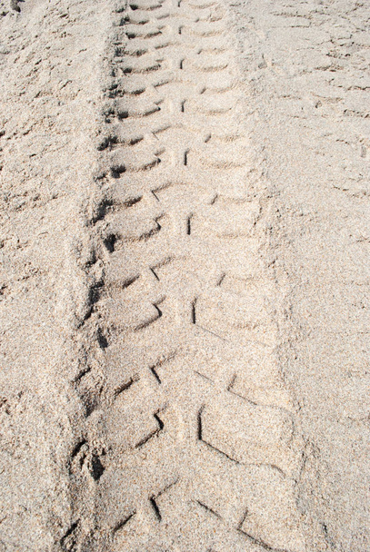 Τροχιά τροχού στην υφή άμμου - Φωτογραφία, εικόνα