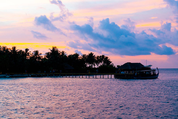 sunset sky with Maldives Island - Valokuva, kuva