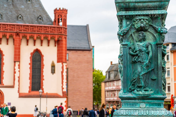 old town square romerberg with Justitia statue in Frankfurt Germ - Foto, Imagen