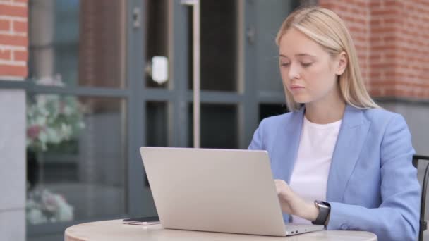 Young Businesswoman in Shock while Working on Laptop Outdoor - Materiał filmowy, wideo
