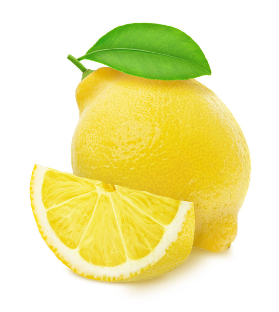 Limón entero con rebanada aislada sobre fondo blanco
. - Foto, Imagen