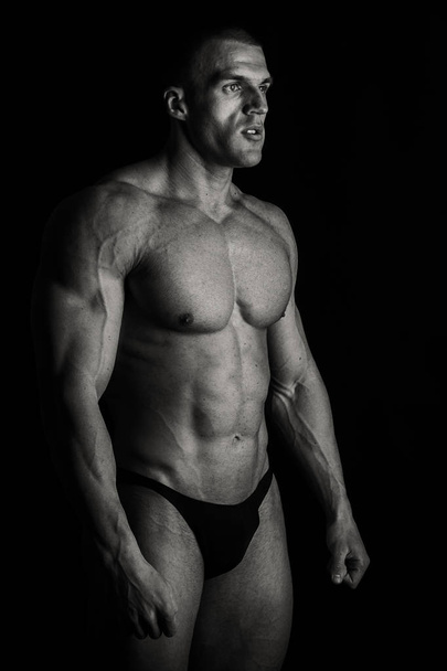 bodybuilding body black and white - Foto, Imagen