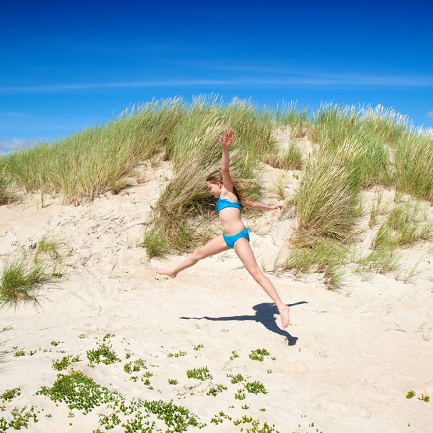 young girl jumping - Foto, Imagem